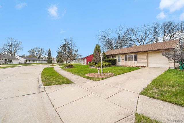 395 Lytle Place, Garden City, MI 48135
