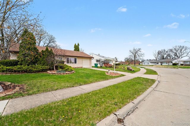 395 Lytle Place, Garden City, MI 48135