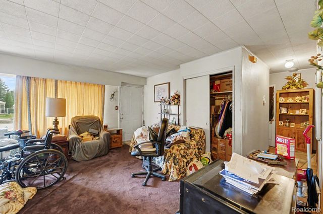 395 Lytle Place, Garden City, MI 48135