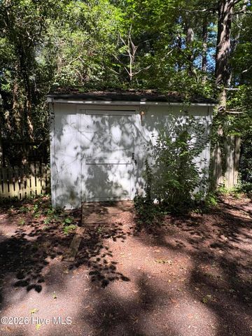 802 Forest Hill Circle, Greenville, NC 27858