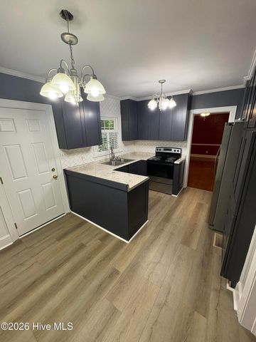 802 Forest Hill Circle, Greenville, NC 27858