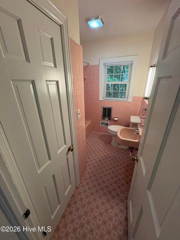 802 Forest Hill Circle, Greenville, NC 27858