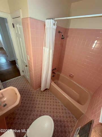 802 Forest Hill Circle, Greenville, NC 27858