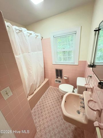 802 Forest Hill Circle, Greenville, NC 27858