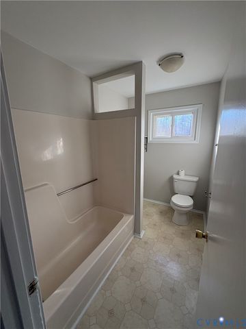 15800 Rowlett Rd, Chesterfield, VA 23838