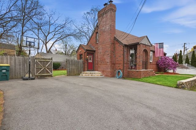 1 Mountain St, Woburn, MA 01801