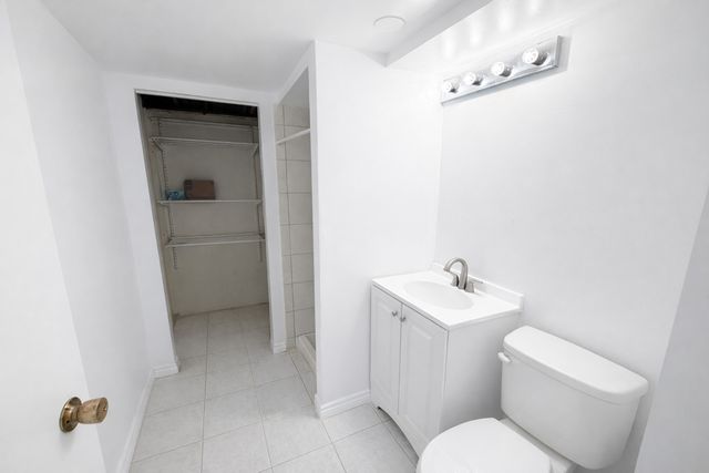 2504 9th Parkway, Waukegan, IL 60085