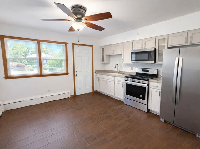 2504 9th Parkway, Waukegan, IL 60085