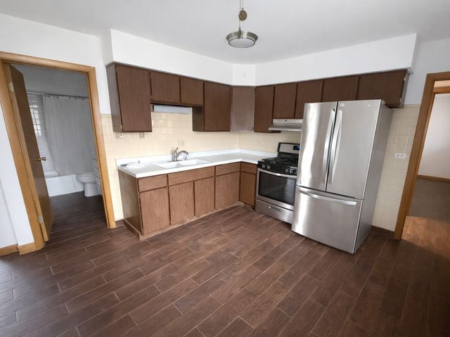 2504 9th Parkway, Waukegan, IL 60085