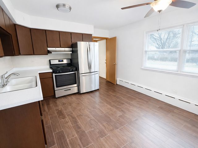 2504 9th Parkway, Waukegan, IL 60085