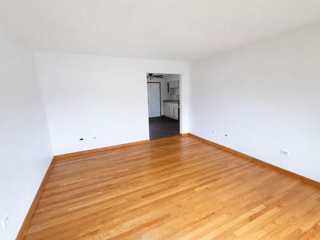 2504 9th Parkway, Waukegan, IL 60085