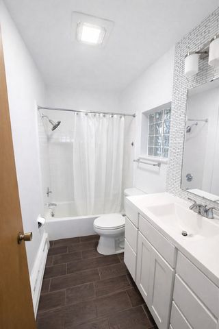 2504 9th Parkway, Waukegan, IL 60085