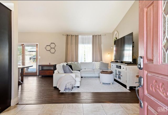 2704 Lehr Place, Bakersfield, CA 93311