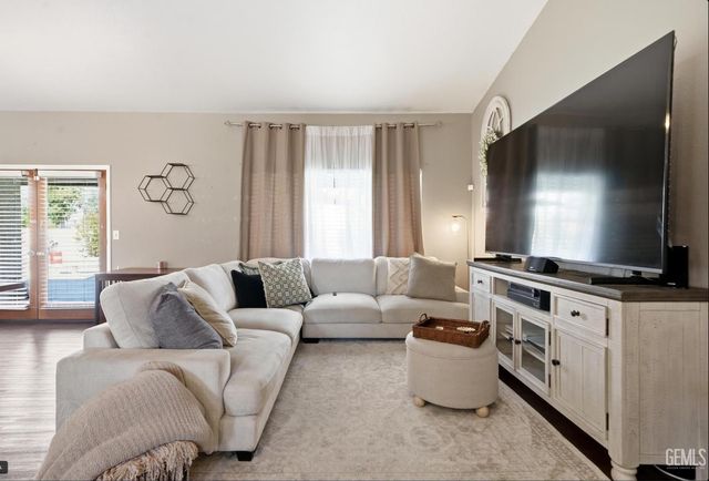 2704 Lehr Place, Bakersfield, CA 93311