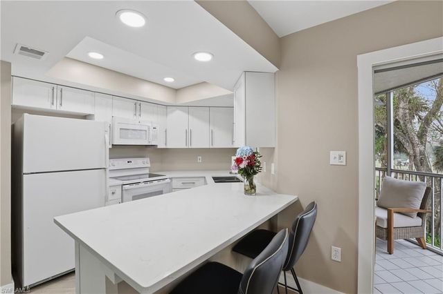 481 Quail Forest BLVD B210, Naples, FL 34105