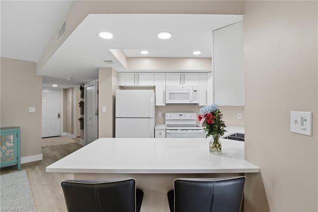 481 Quail Forest BLVD B210, Naples, FL 34105