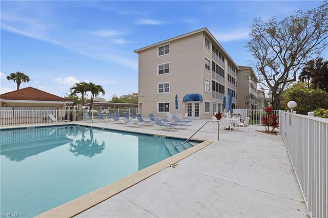 481 Quail Forest BLVD B210, Naples, FL 34105