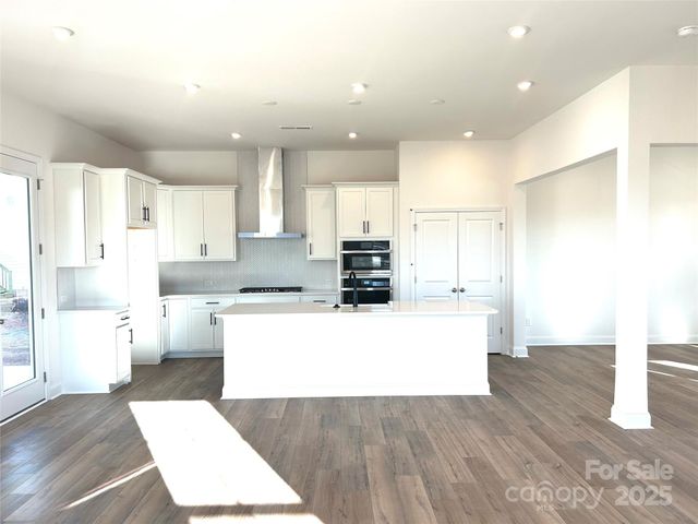 4020 Hickory Place Lane, Pineville, NC 28134