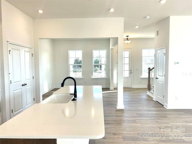 4020 Hickory Place Lane, Pineville, NC 28134