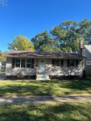 1648 Oakmont Lane, Sandusky, OH 44870