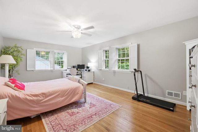 1718 HOLLINWOOD DR, Alexandria, VA 22307