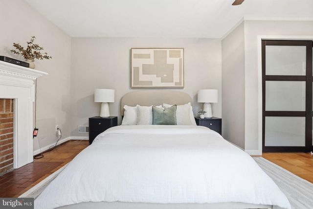 1718 HOLLINWOOD DR, Alexandria, VA 22307