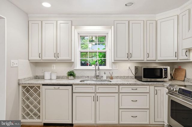 1718 HOLLINWOOD DR, Alexandria, VA 22307