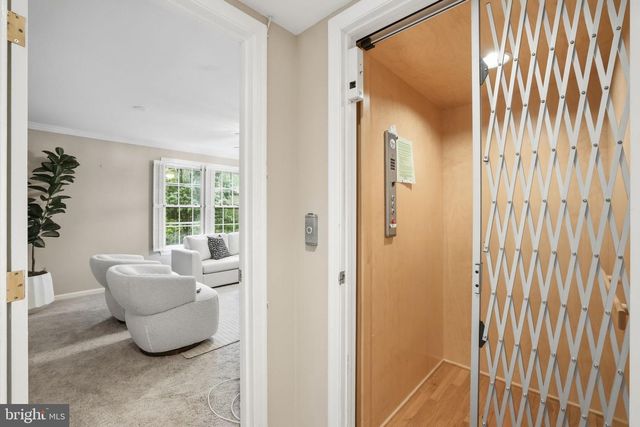 1718 HOLLINWOOD DR, Alexandria, VA 22307