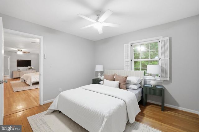 1718 HOLLINWOOD DR, Alexandria, VA 22307