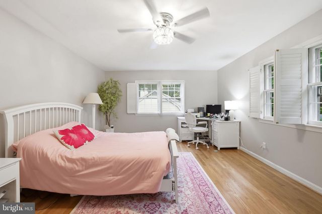 1718 HOLLINWOOD DR, Alexandria, VA 22307