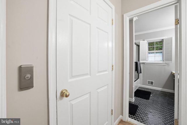 1718 HOLLINWOOD DR, Alexandria, VA 22307