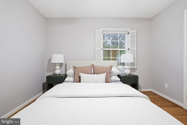1718 HOLLINWOOD DR, Alexandria, VA 22307