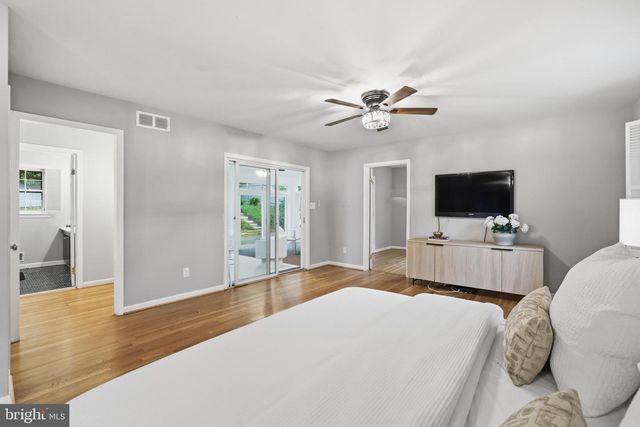 1718 HOLLINWOOD DR, Alexandria, VA 22307