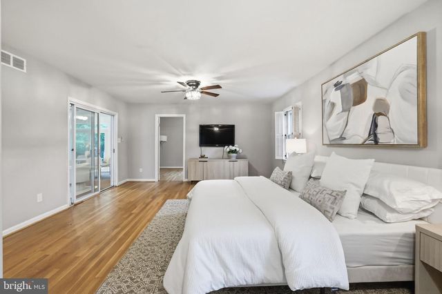 1718 HOLLINWOOD DR, Alexandria, VA 22307