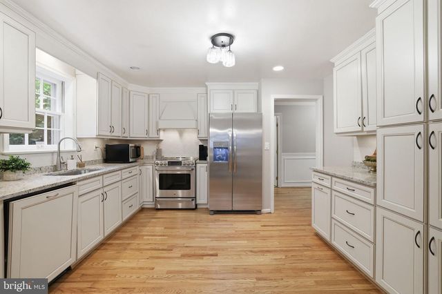 1718 HOLLINWOOD DR, Alexandria, VA 22307