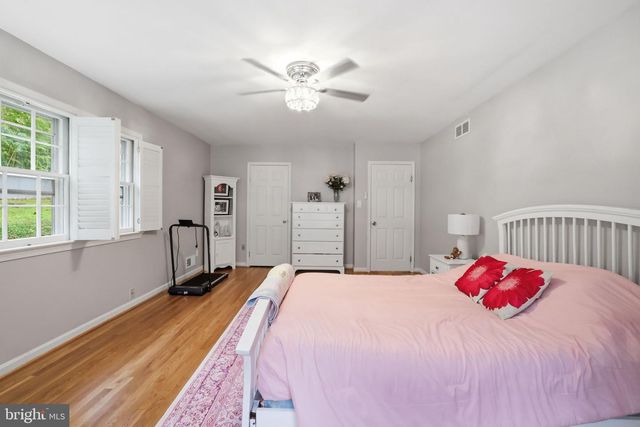 1718 HOLLINWOOD DR, Alexandria, VA 22307