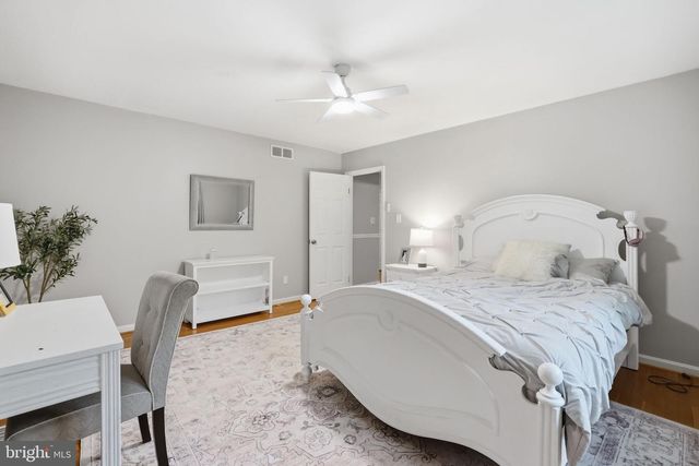 1718 HOLLINWOOD DR, Alexandria, VA 22307