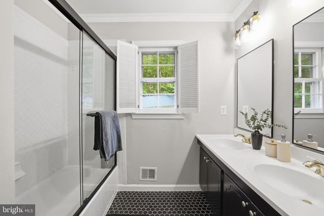 1718 HOLLINWOOD DR, Alexandria, VA 22307