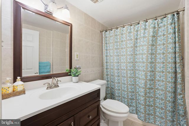 1718 HOLLINWOOD DR, Alexandria, VA 22307
