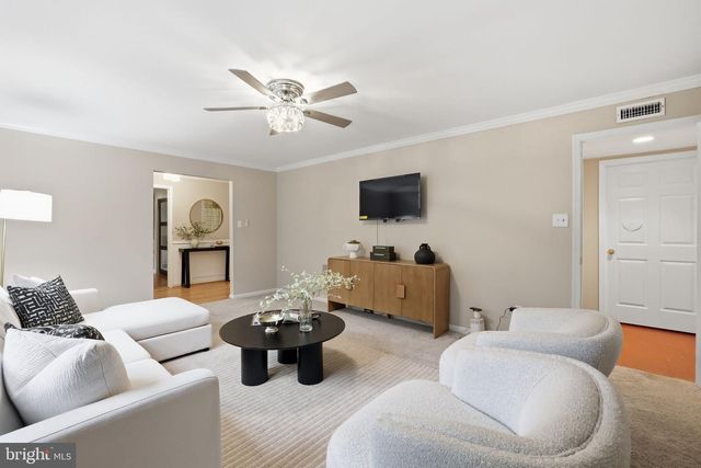 1718 HOLLINWOOD DR, Alexandria, VA 22307