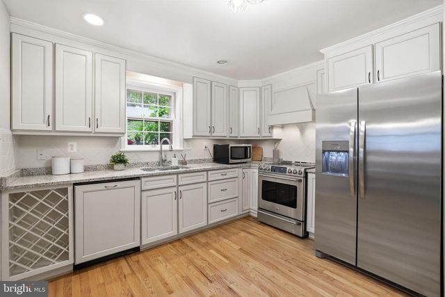 1718 HOLLINWOOD DR, Alexandria, VA 22307