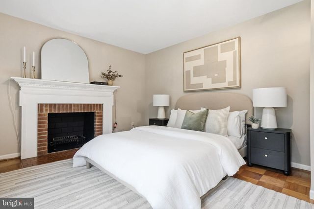 1718 HOLLINWOOD DR, Alexandria, VA 22307
