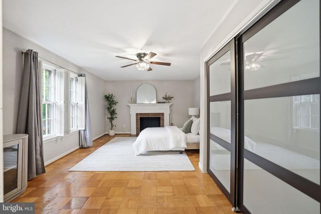 1718 HOLLINWOOD DR, Alexandria, VA 22307