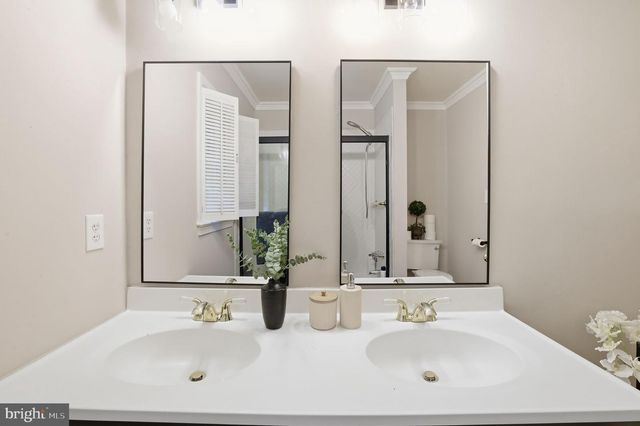 1718 HOLLINWOOD DR, Alexandria, VA 22307