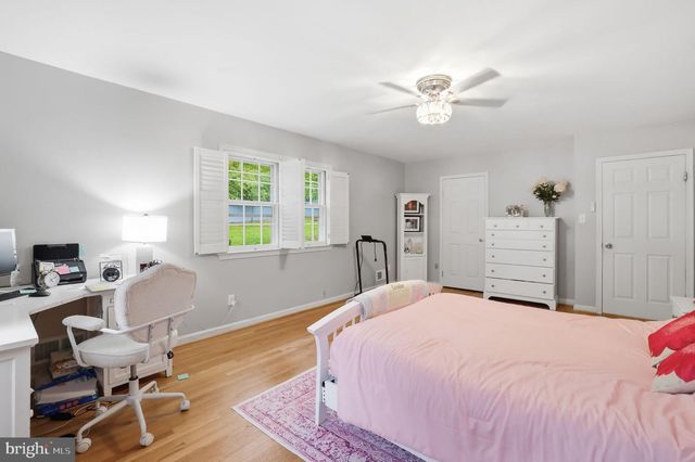 1718 HOLLINWOOD DR, Alexandria, VA 22307
