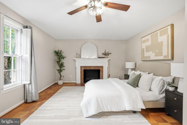 1718 HOLLINWOOD DR, Alexandria, VA 22307