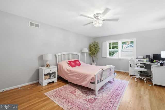 1718 HOLLINWOOD DR, Alexandria, VA 22307