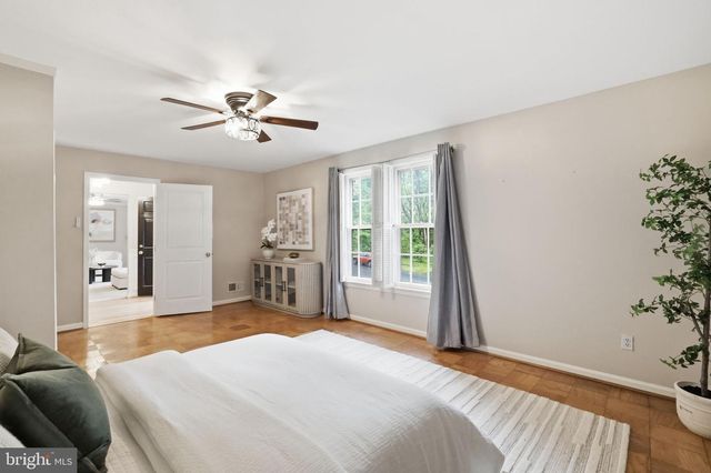 1718 HOLLINWOOD DR, Alexandria, VA 22307
