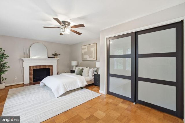 1718 HOLLINWOOD DR, Alexandria, VA 22307