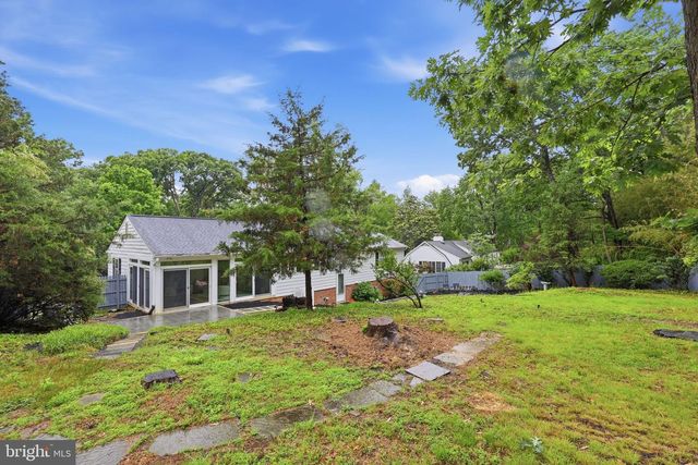 1718 HOLLINWOOD DR, Alexandria, VA 22307